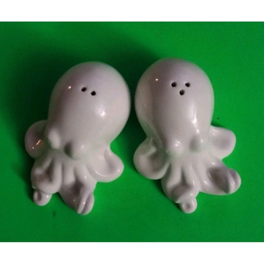 Octopi Salt And Pepper Shakers New In Box